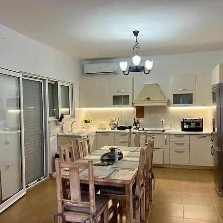 Elezi Piqeras 홈스테이 *