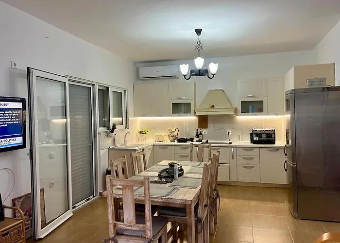 Elezi Piqeras 民宿 *