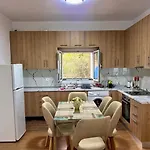 Homestay Elezi Piqeras *