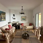 Alloggio in famiglia Elezi Piqeras *
