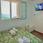 Elezi Piqeras Δωμάτια σε οικογενειακή κατοικία *