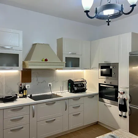 Elezi Piqeras * Borsh