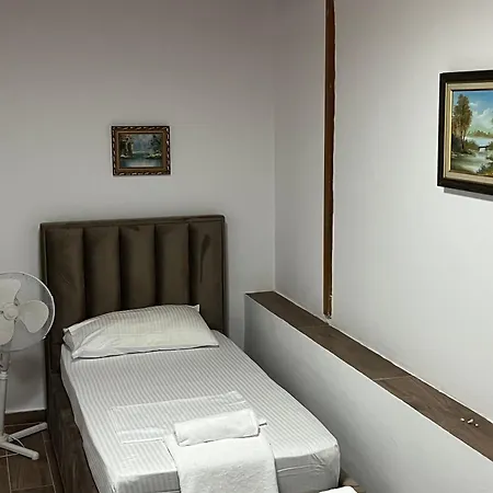 Elezi Piqeras Homestay