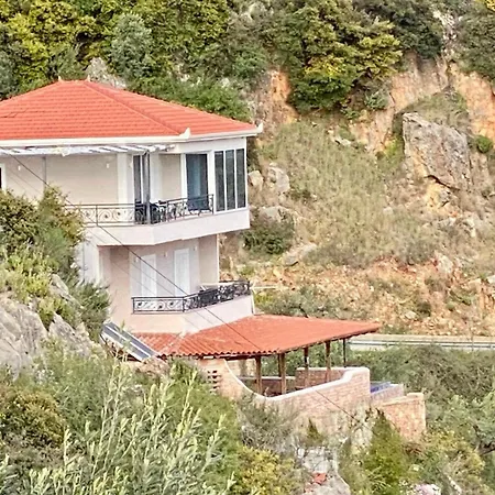 Elezi Piqeras Homestay Borsh