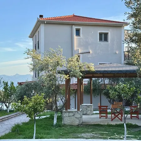 Elezi Piqeras Δωμάτια σε οικογενειακή κατοικία Borsh