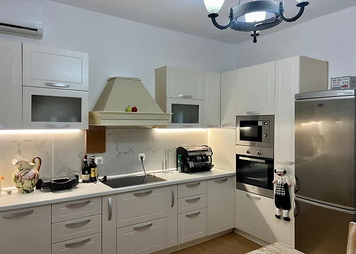 Elezi Piqeras * Borsh