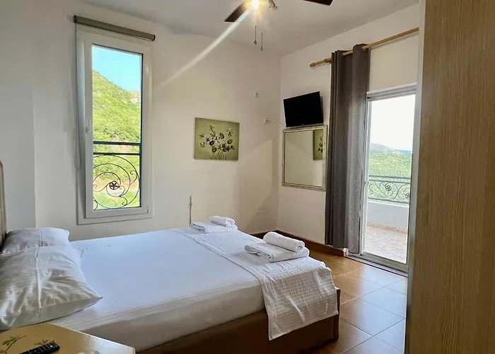 Séjour chez l'habitant Elezi Piqeras *