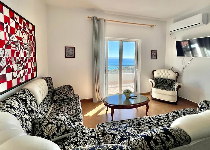 Elezi Piqeras * Borsh