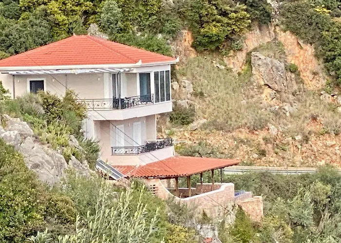 Elezi Piqeras Séjour chez l'habitant Borsh